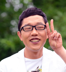 ▲ 김제동  “100이라는 숫자에는 완성의 의미도, 출발의 의미도 있지요. <br /><br />          지금까지 온 길이 뿌듯하지만, 앞으로 갈 길이 걱정되기도 합니다.”