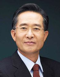 ▲ 경북도는 사회복지서비스를 제공함에 있어, 국가와 지방자치단체의 역할에는 한계가 있다고 보고, 현행법이나 제도로 보호받지 못하는 복지사각지대에 있는 취약계층에 대해서는 민간과 연계해 주민주도의 맞춤형 복지서비스 제공을 더욱 활성화할 계획이다. 사진 왼쪽부터 경북도의 사회복지대회, 사랑의 열매 나눔봉사단, 아너소사이어티 창단식.
