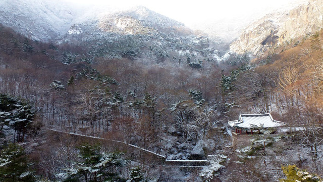 ▲ 설경을 자랑하는 금오산 전경.