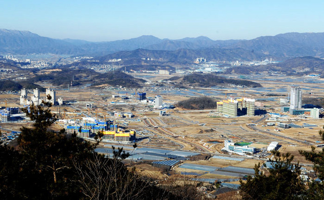 ▲ 지난해 여러 분야에서 눈에 띄는 발전을 이룬 김천시는 올해를 새로운 100년을 위한 도약 원년으로 삼고 다양한 정책을 추진할 계획이다. 사진은 김천혁신도시.