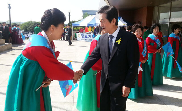 ▲ 이영우 후보는 경북교육장은 웅도 경북교육의 수장으로서 미래 지향의 전문성과 비전이 있어야 한다며 3선에 도전하는 자신의 지지를 당부했다.