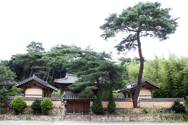 ▲ 태사공 묘소를 모시는 분암영역인 봉강재.<br /><br />