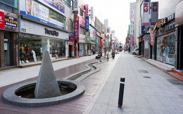 ▲ 포항상권의 중심지인 포항 중앙상가 거리.