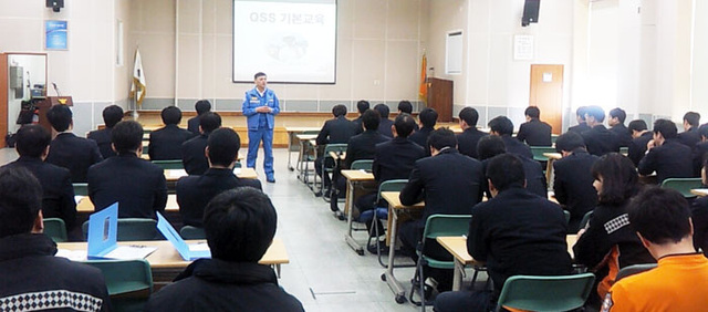 ▲ 포항남부소방서 직원들이 QSS기본교육을 듣고 있다.