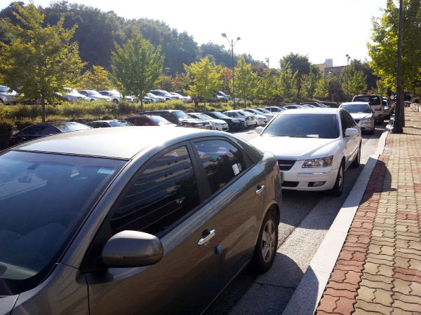 ▲ 대구시는 분지라는 특성 때문에 더이상 도로를 확장하거나 주차장 신설 등이 어려운 점을 감안하면 승용차 요일제의 확산만이 이를 극복하는 지름길이다.