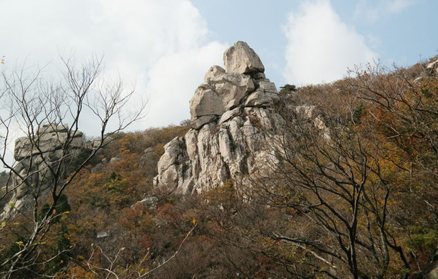 ▲ 금산의 절경을 맛볼 수 있는 제석봉.