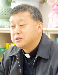 ▲ 산자연中 교장 이영동 신부