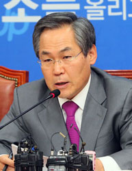 ▲ 새정치민주연합 우윤근 원내대표가 11일 국회에서 열린 정책조정회의에서 모두발언하고 있다. <br /><br />/연합뉴스