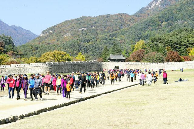 ▲ 한국관광 100선 1위에 선정된 문경새재 제1관문 전경.