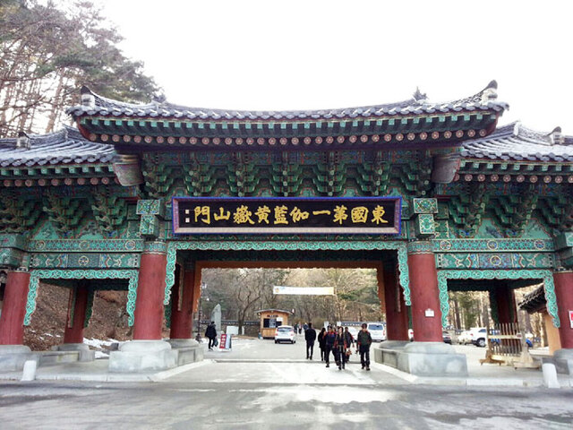 ▲ `동국제일가람`으로 불리는 천년 고찰, 직지사 입구 모습.