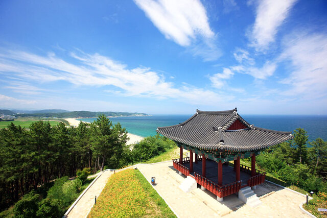 ▲ 울진군 근남면 산포리에 자리한 관동팔경 중의 하나인 망양정.