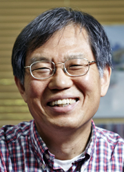 ▲ 복잡계 자기조립 연구단 김기문 연구단장