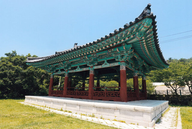 ▲ 대왕암을 바라보고 있는 이견대(利見台).