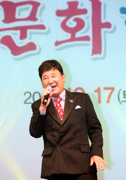 ▲ 트로트 4대천왕의 큰형 현철이 관객들의 마음을 사로잡고 있다.