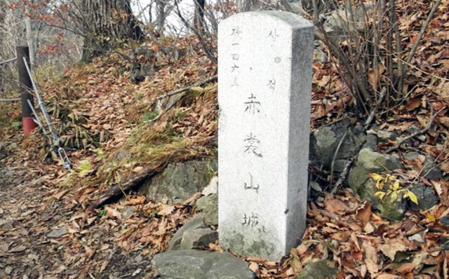 ▲ 한 때 위용을 자랑했던 적상산의 산성비.