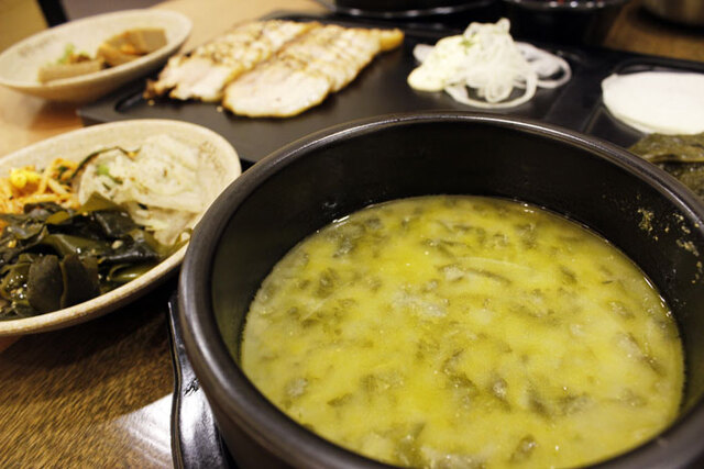 ▲ 들깨로 국물 맛을 낸 시래기국. 먹고 난 뒤에도 부담 없이 소화가 잘 된다는 것이 특징이다.