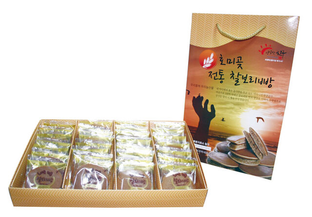 ▲ 권영숙 대표가 직접 담근 복분자효소를 사용해 만든 찰보리빵.
