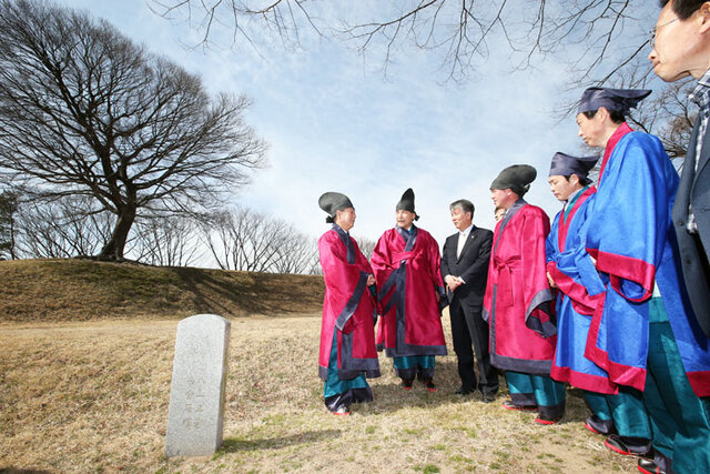 ▲ 1921년 적석목곽분 양식이 최초로 발견된 금관총에서 진행된 고유제.