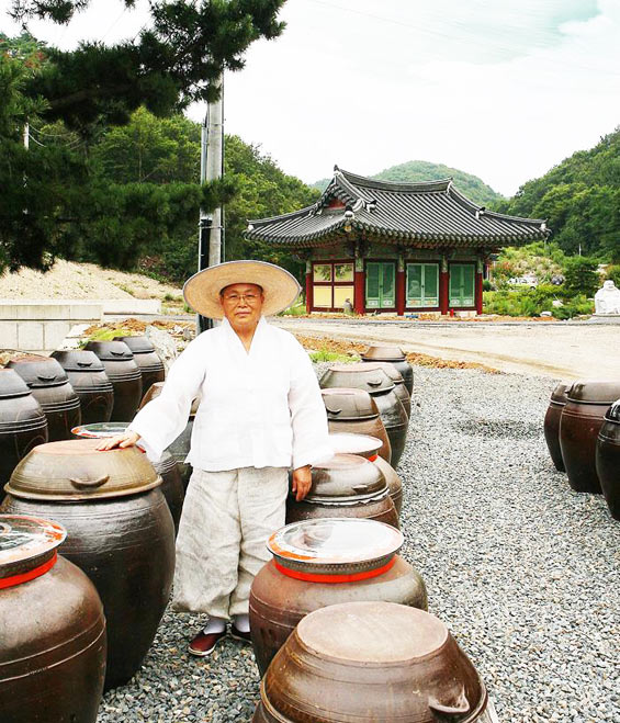 ▲ 성게알된장을 개발한 동호사 주지 혜연스님.