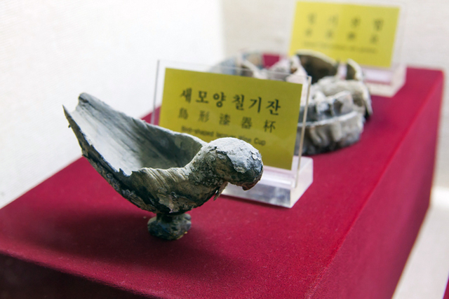 ▲ 경주의 고분 금관총에서 출토된 신라시대의 유물들.