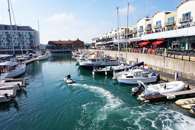 ▲ 브라이튼마리나: 영국 최대 마리나항인 `브라이튼 마리나(Brighton Marina)`. 주거단지와 상업시설 등을 복합적으로 조성해 관광 수익을 창출하고 있다.