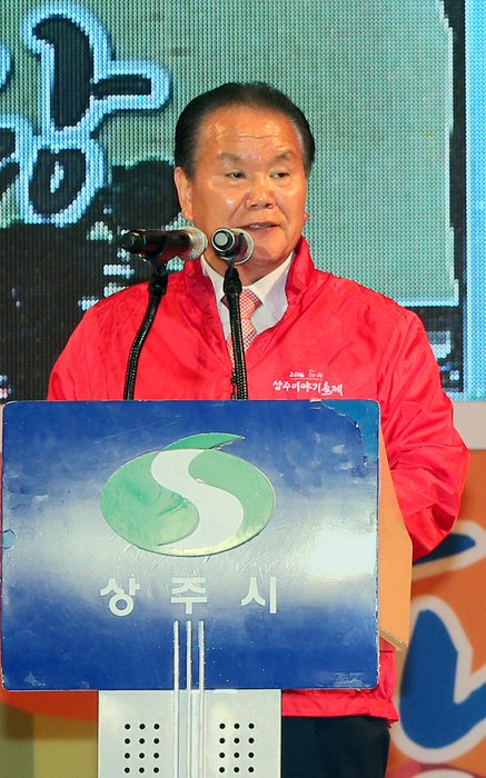▲ 이정백 상주시장이 개막식에서 인사말을 하고 있다.