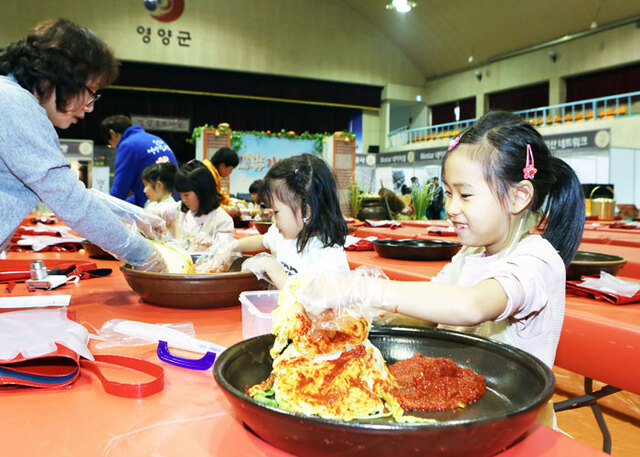 ▲ 어린이들도 김장축제에 함께 했다.