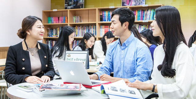 ▲ 해외취업 연수 중인 동국대 경주캠퍼스 학생들.