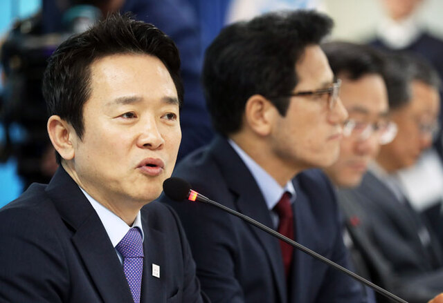 ▲ 8일 오전 서울 여의도 바른정당 당사에서 열린 국회의원-원외위원장 연석회의에서 남경필 경기지사가 발언을 하고 있다. <br /><br />/연합뉴스