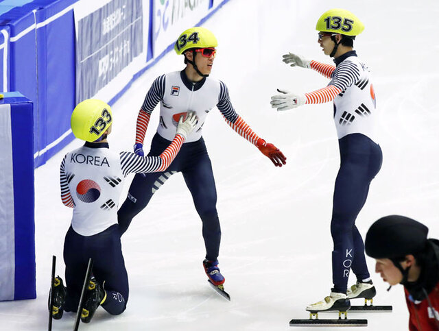 ▲ 쇼트트랙 남자 1000m 결승. 금메달을 차지한 서이라(왼쪽부터)가 신다운, 이정수와 함께 기뻐하고 있다. <br /><br />/연합뉴스