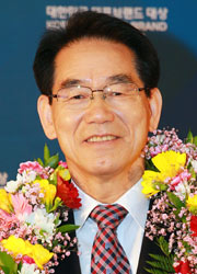 ▲ 대한민국 대표브랜드 대상을 6년 연속 수상한 울진군 임광원 군수.