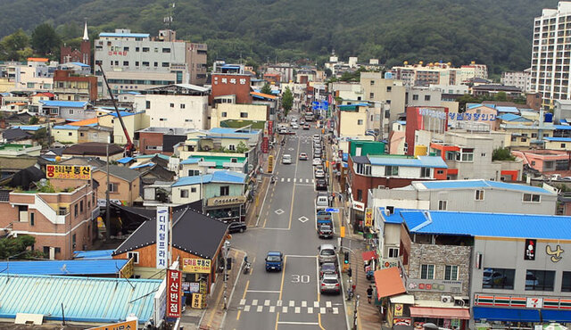 ▲ 전선지중화 사업으로 어지럽던 도시 하늘이 깨끗해졌다.