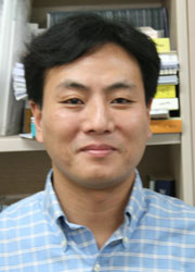 ▲ 장우영<br /><br />대구가톨릭대 정치외교학과 교수