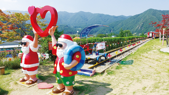▲ 봉화 분천역 여름 산타마을.