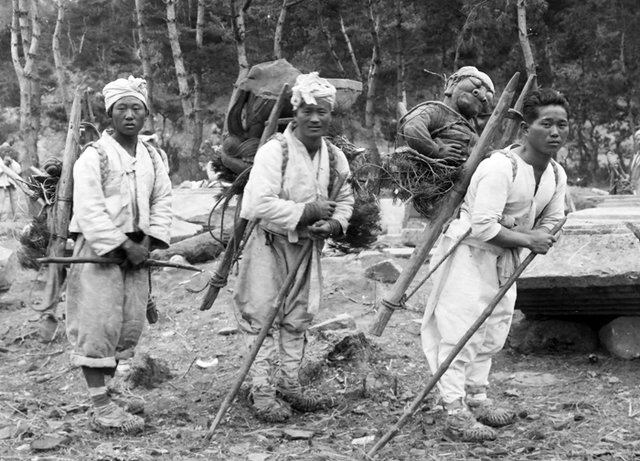 ▲ 일제 강점기 건축·고고학자인 노세 우시조(1889~1954)가 1920년대 촬영한 경주지역 문화재사진들. <br /><br />/경주세계문화엑스포 제공