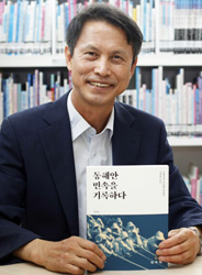▲ 민속학자 박창원씨는 오랜 세월 이어온 소중한 정신문화유산인 민속이 많은 이들의 무관심 속에 소멸의 길을 걷지 않아야 할 것이라고 강조했다. <br /><br />/안성용 사진작가 제공