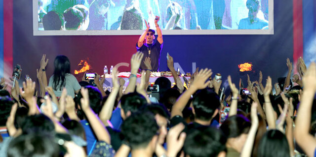 ▲ 클론의 구준엽이 DJ Koo로 변신해 After DJ party에서 마라톤 동호인과 시민들을 열광의 도가니로 몰아가고 있다.