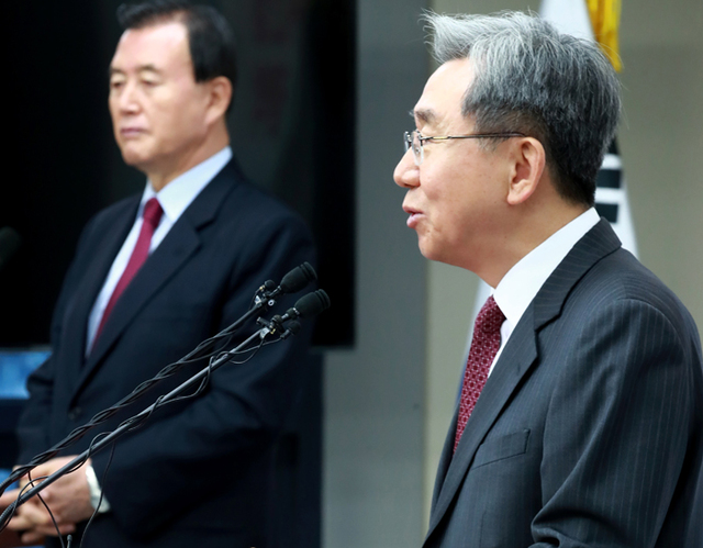 ▲ 자유한국당 이용구 당무감사위원장이 17일 오전 서울 여의도 당사에서 당협위원장 교체 배경에 대해 설명하고 있다. <br /><br />/연합뉴스