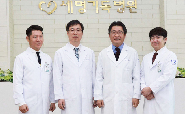 ▲ 정현식(왼쪽 두번째) 센터장을 포함한 4명의 전문의가 세명암센터를 이끌어 간다.<br /><br /> /세명기독병원 제공