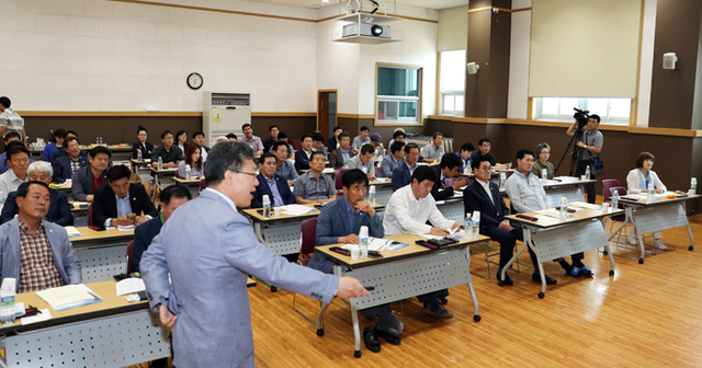 ▲ 포항시의회 관계자들이 상반기 의정연수에 참여하고 있다.<br /><br />/포항시의회 제공