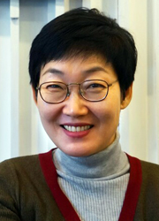 ▲ 환하게 웃는 얼굴로 자신의 작품세계를 설명해준 소설가 최옥정.