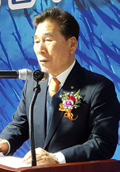 ▲ 임학진 포항수협장이 23일 포항수협 수산물처리장시설 준공식에서 기념사를 하고 있다.                                                                                                                                                                                                                                     /포항수협 제공