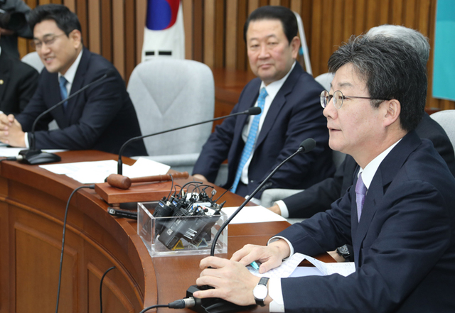 ▲ 바른미래당 유승민 공동대표가 20일 국회에서 열린 첫번째 의원총회에서 발언하고 있다.  <br /><br />/연합뉴스