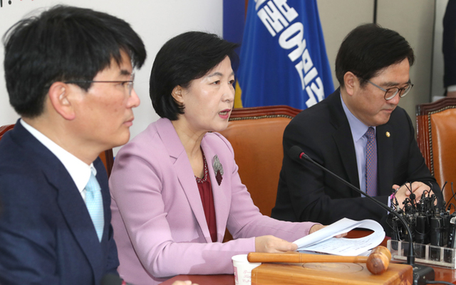 ▲ 더불어민주당 추미애 대표가 지난 16일 국회에서 열린 최고위원회의에서 발언하고 있다.   <br /><br />/연합뉴스