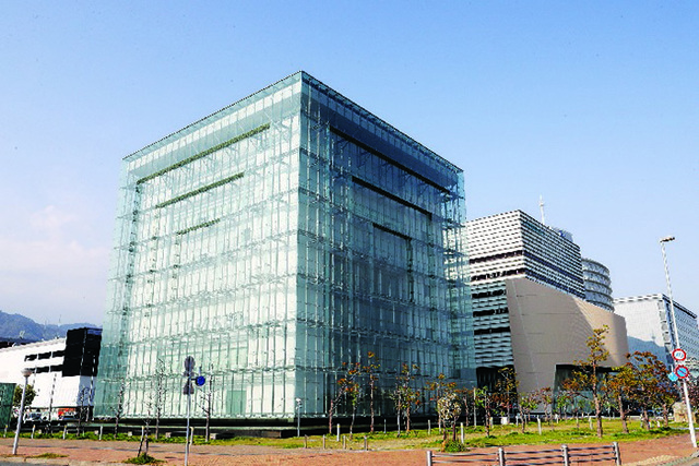 ▲ 한신·아와이 대지진을 기억하고 재해를 대비하려는 목적으로 만들어진 고베시 ‘인간과 방재 미래센터’의 모습.