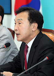 ▲ 바른미래당 손학규 대표가 15일 오전 국회에서 열린 최고위원회의에서 발언하고 있다.   /연합뉴스