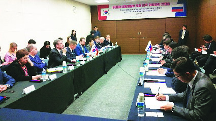 ▲ 8일 열린 러시아 극동개발부 차관 초청 한국기업과의 간담회에서 한·러 양국간 진지한 논의가 이어졌다.  /황영우기자