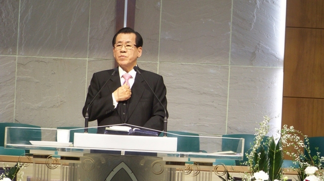 설교하는 서임중 목사