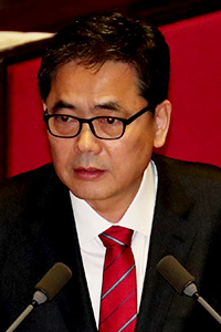 19일 국회 본회의장에서 열린 정치분야 대정부질문에서 자유한국당 주호영(위)·곽상도 의원이 질문하고 있다.   /연합뉴스