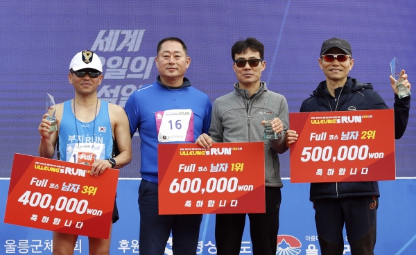 풀코스 입상자들이 기념촬영